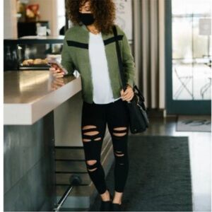 Zyia Active Black Slash Luxe High
Rise Leggings